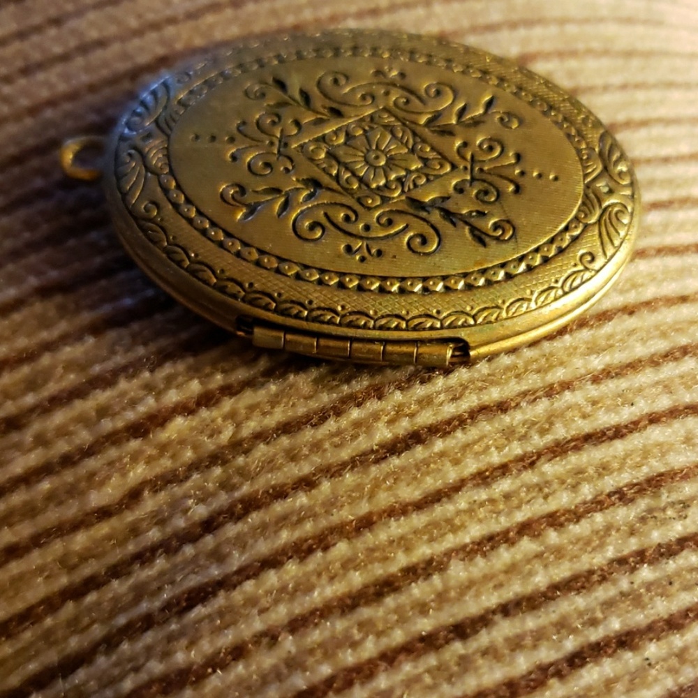 Vintage antiques locket - Picture 7 of 7